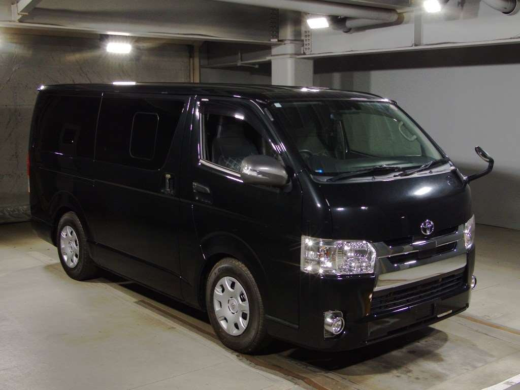 2019 Toyota Regiusace Van TRH200V[2]