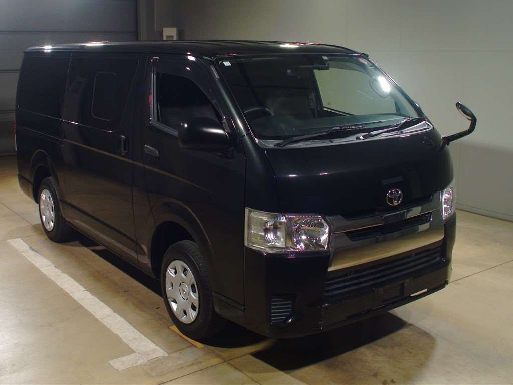 2019 Toyota Regiusace Van TRH200V[2]