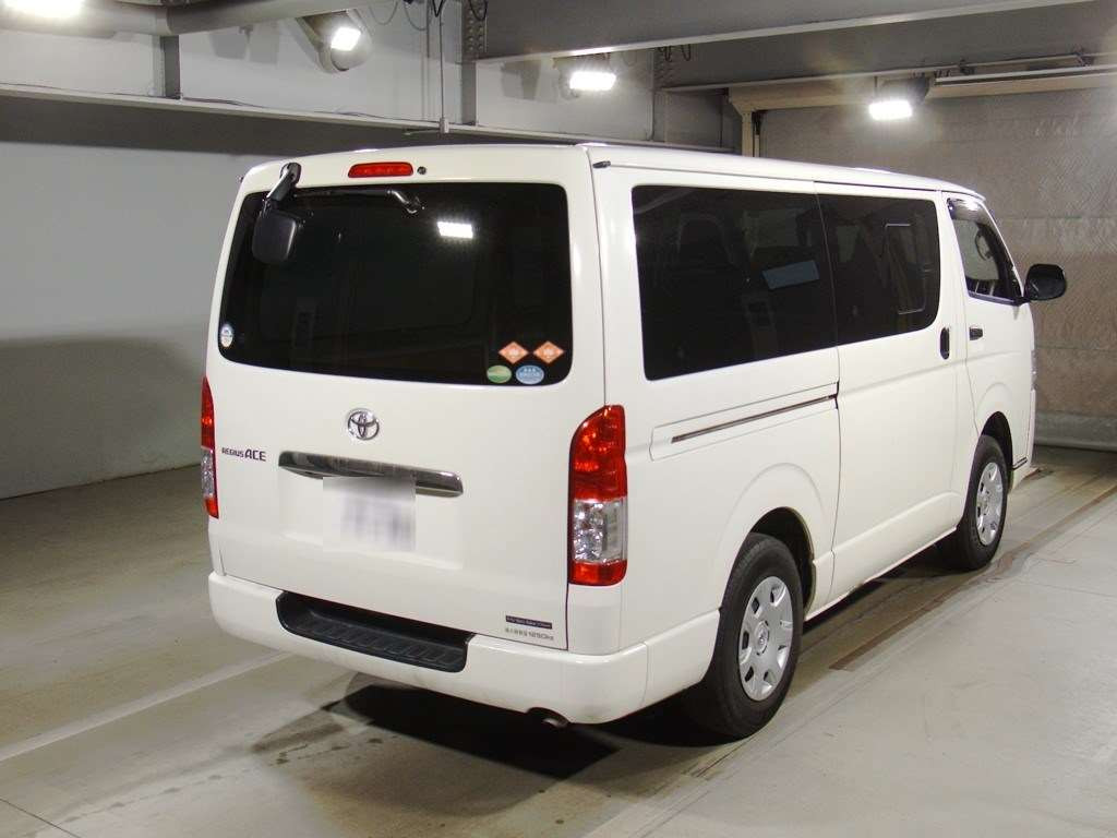 2018 Toyota Regiusace Van TRH200V[1]