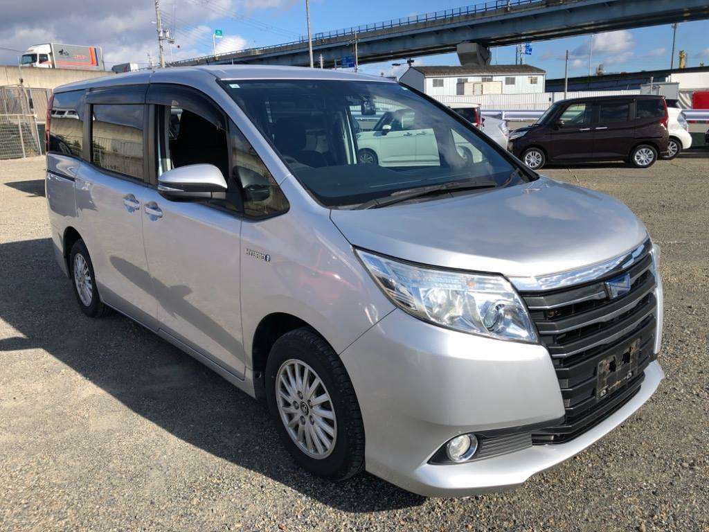 2016 Toyota Noah ZWR80G[2]