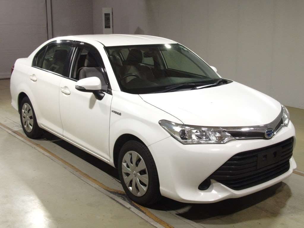 2017 Toyota Corolla Axio NKE165[2]