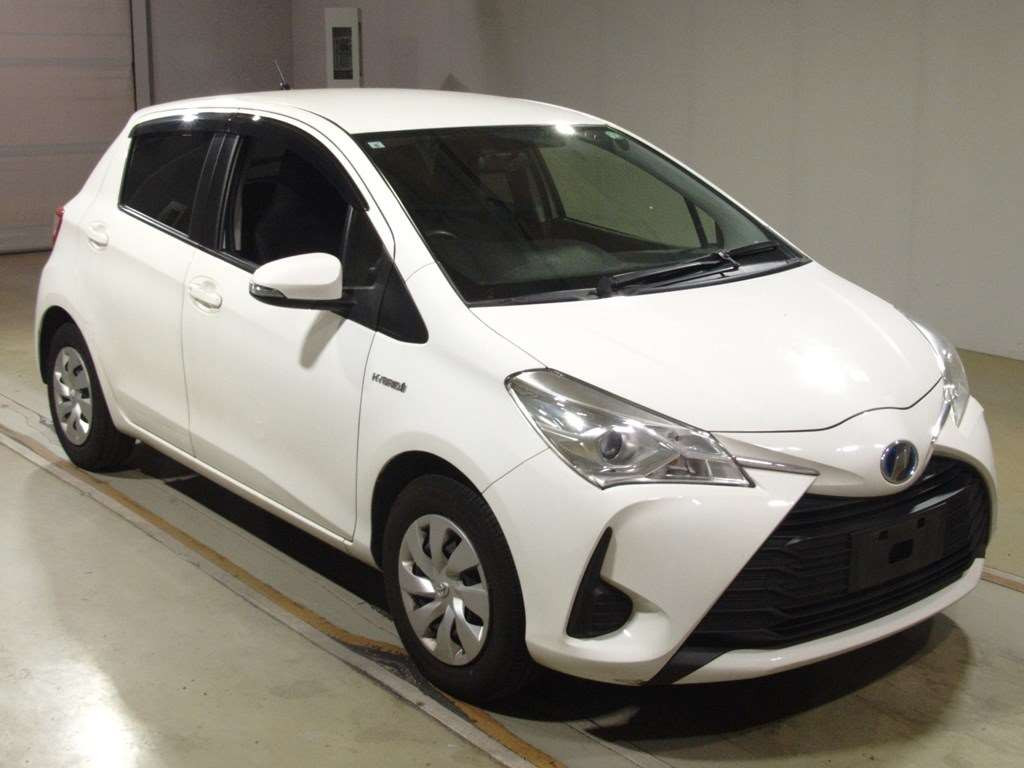 2017 Toyota Vitz NHP130[2]