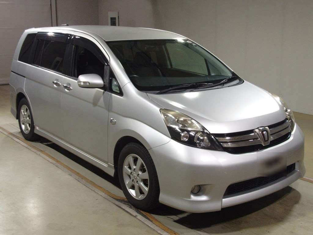 2011 Toyota Isis ZGM10W[2]