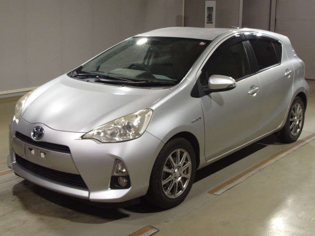 2013 Toyota Aqua NHP10[0]