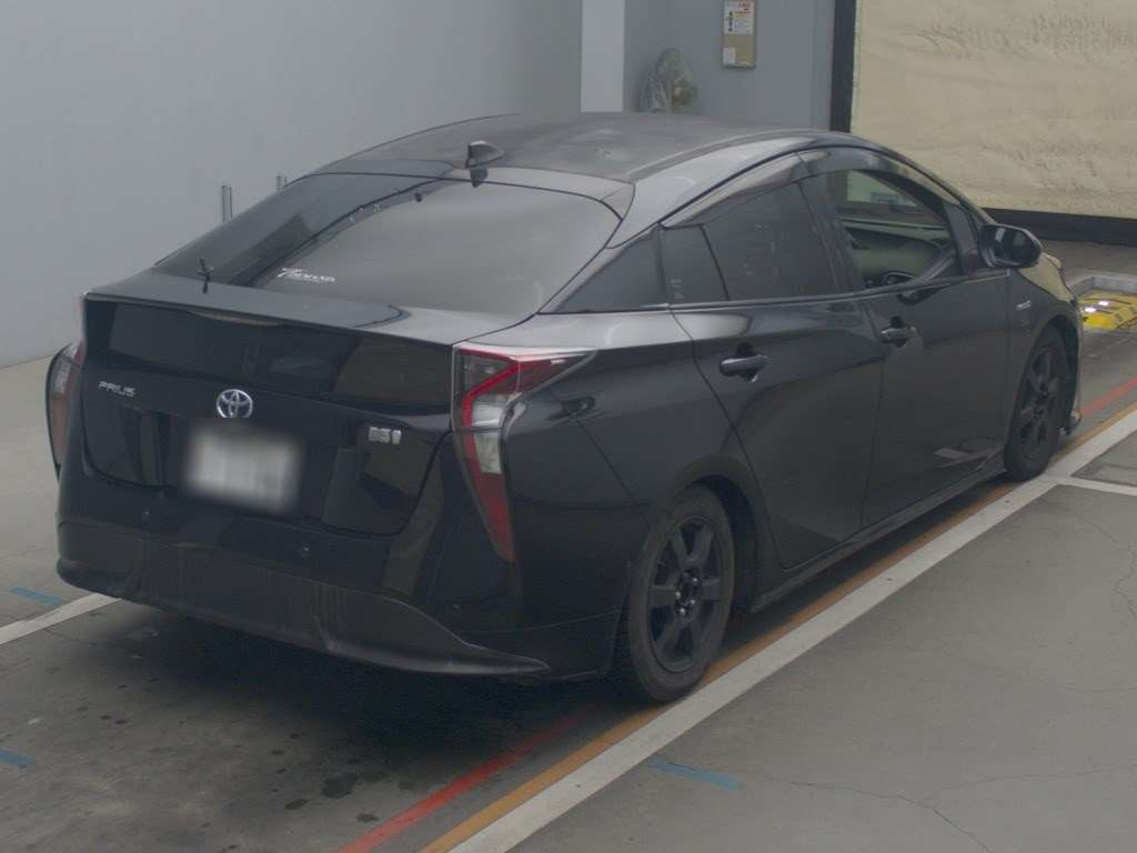 2016 Toyota Prius ZVW51[1]