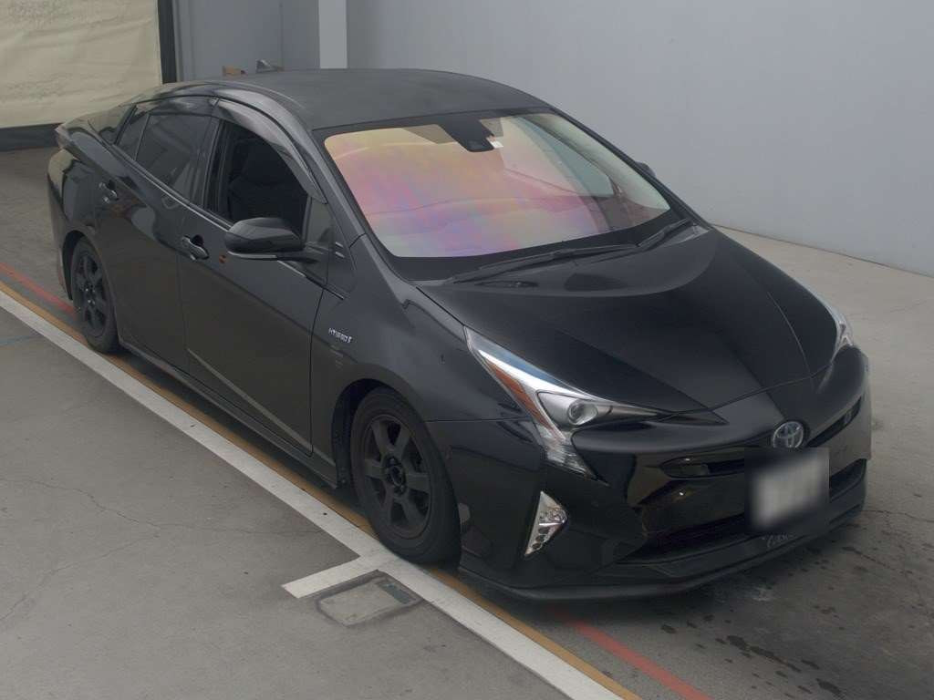 2016 Toyota Prius ZVW51[2]