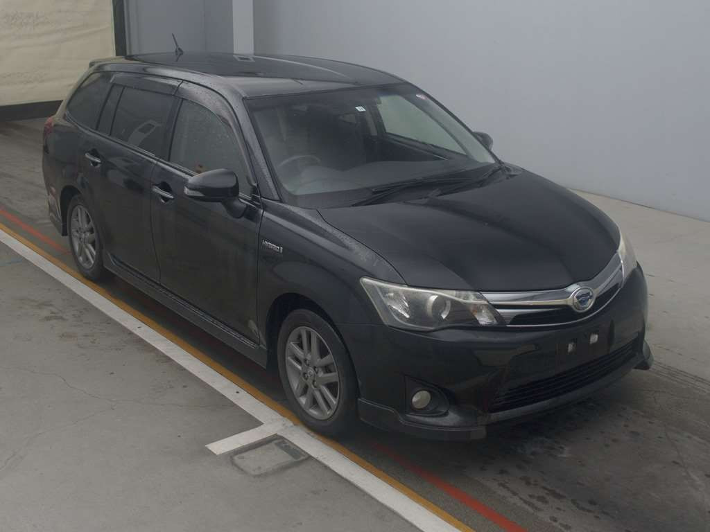 2013 Toyota Corolla Fielder NKE165G[2]