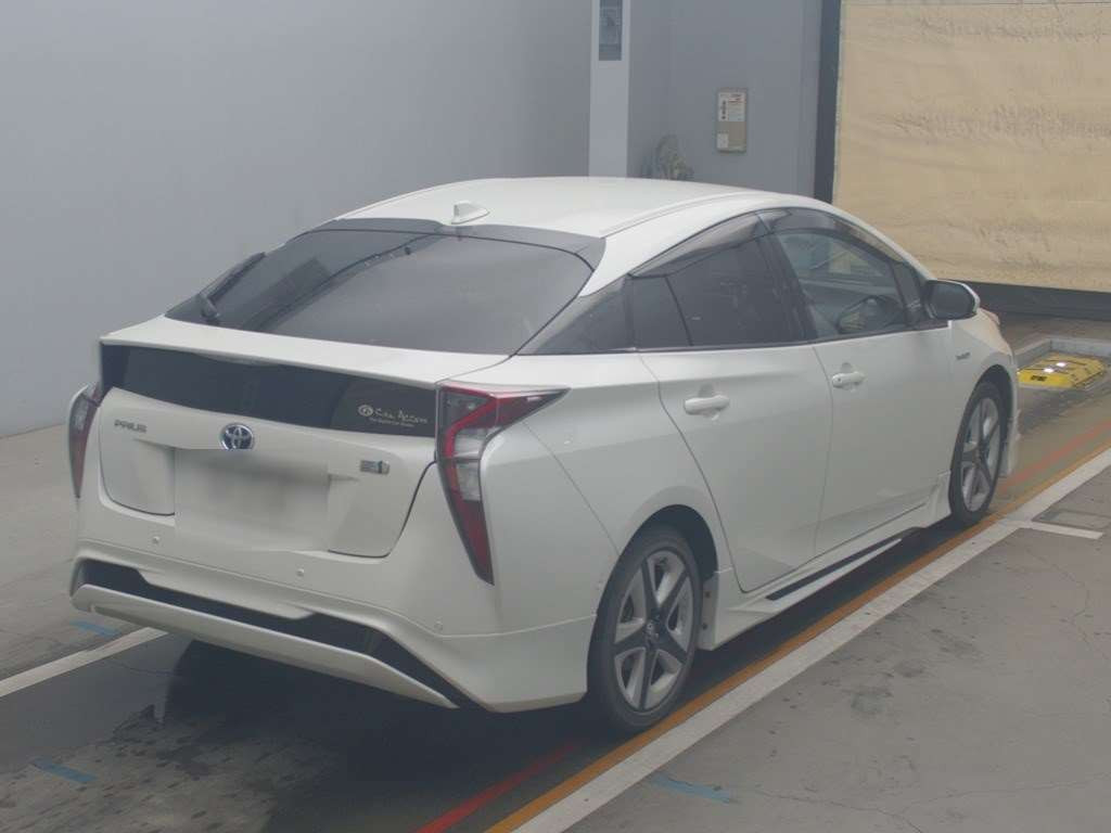 2015 Toyota Prius ZVW51[1]