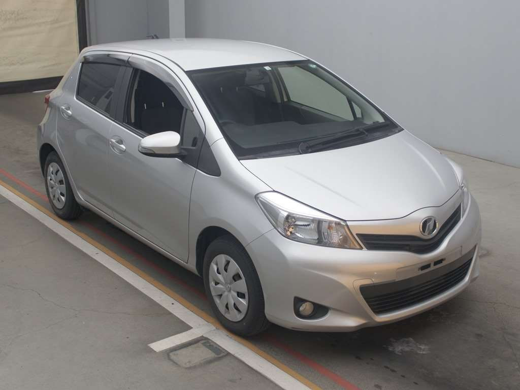 2014 Toyota Vitz NSP130[2]