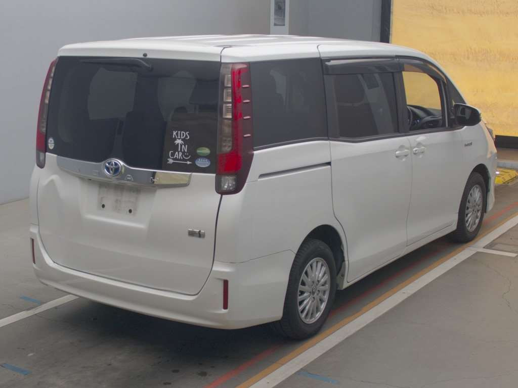 2016 Toyota Noah ZWR80G[1]