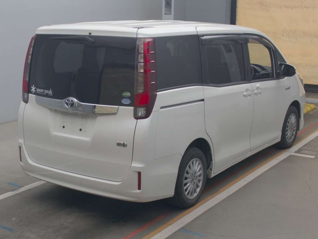 2015 Toyota Noah ZWR80G[1]