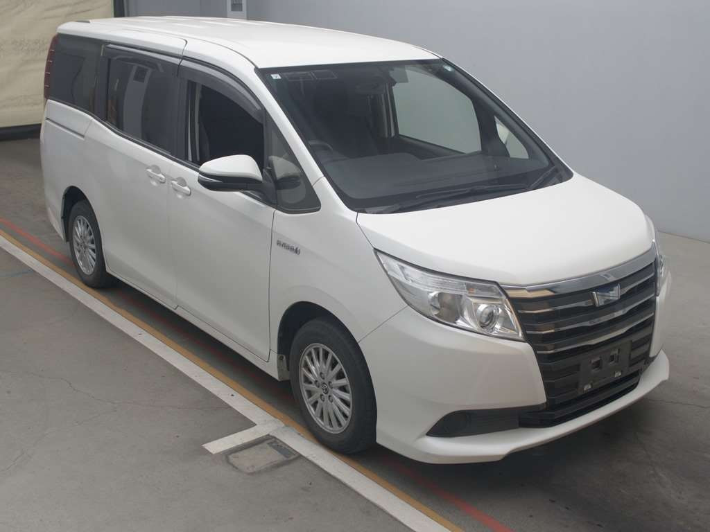 2015 Toyota Noah ZWR80G[2]