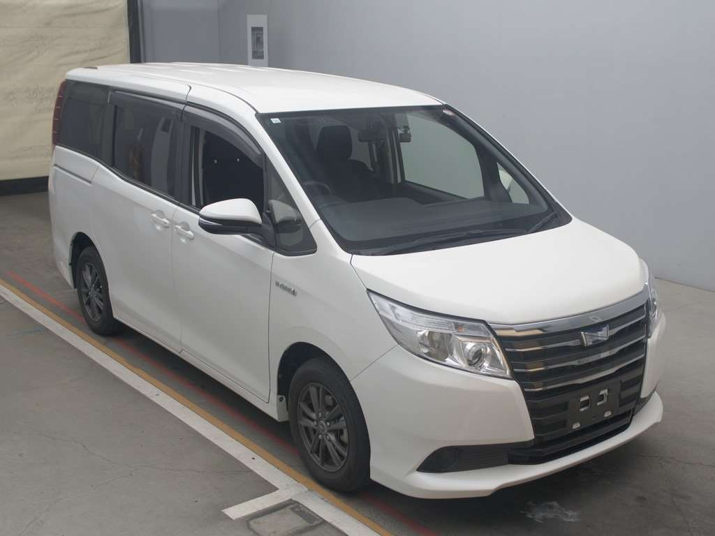 2014 Toyota Noah ZWR80G[2]