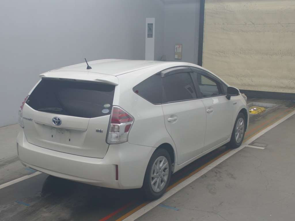 2015 Toyota Prius alpha ZVW41W[1]