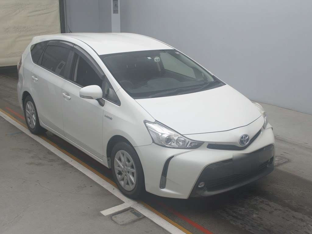 2015 Toyota Prius alpha ZVW41W[2]