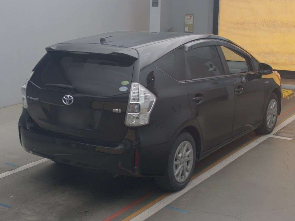 2013 Toyota Prius alpha ZVW41W[1]