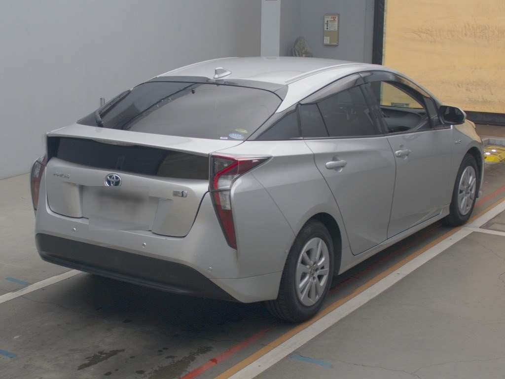 2017 Toyota Prius ZVW50[1]