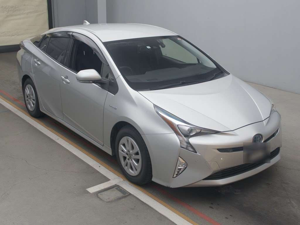 2017 Toyota Prius ZVW50[2]