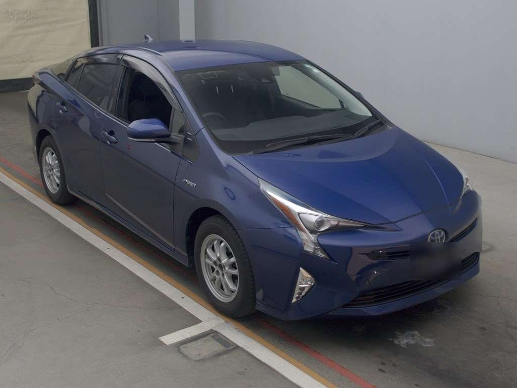 2018 Toyota Prius ZVW50[2]