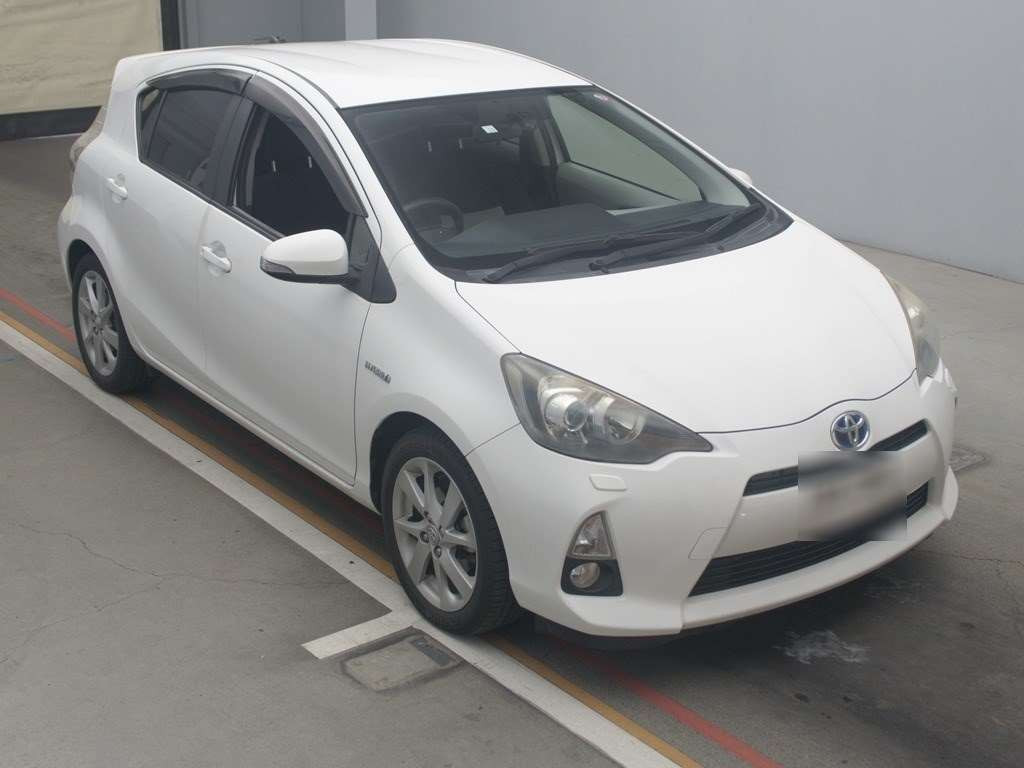 2012 Toyota Aqua NHP10[2]