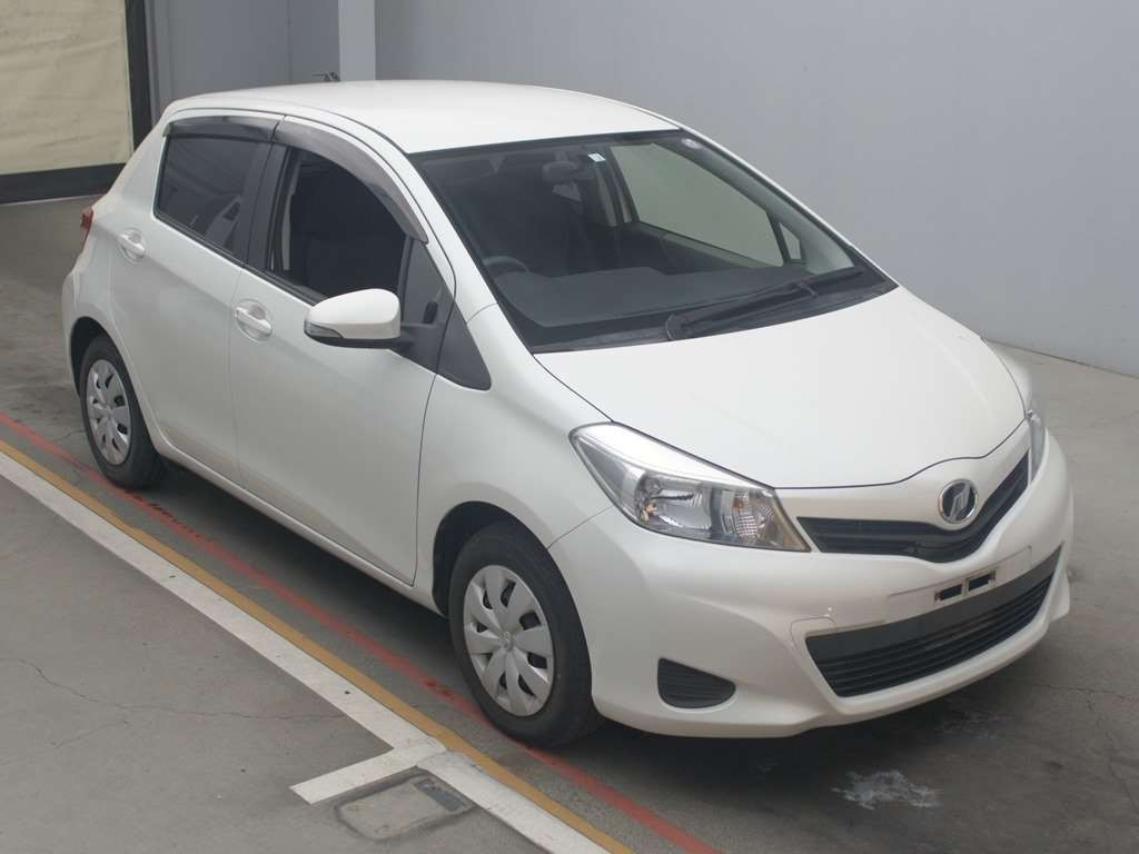 2014 Toyota Vitz NSP130[2]