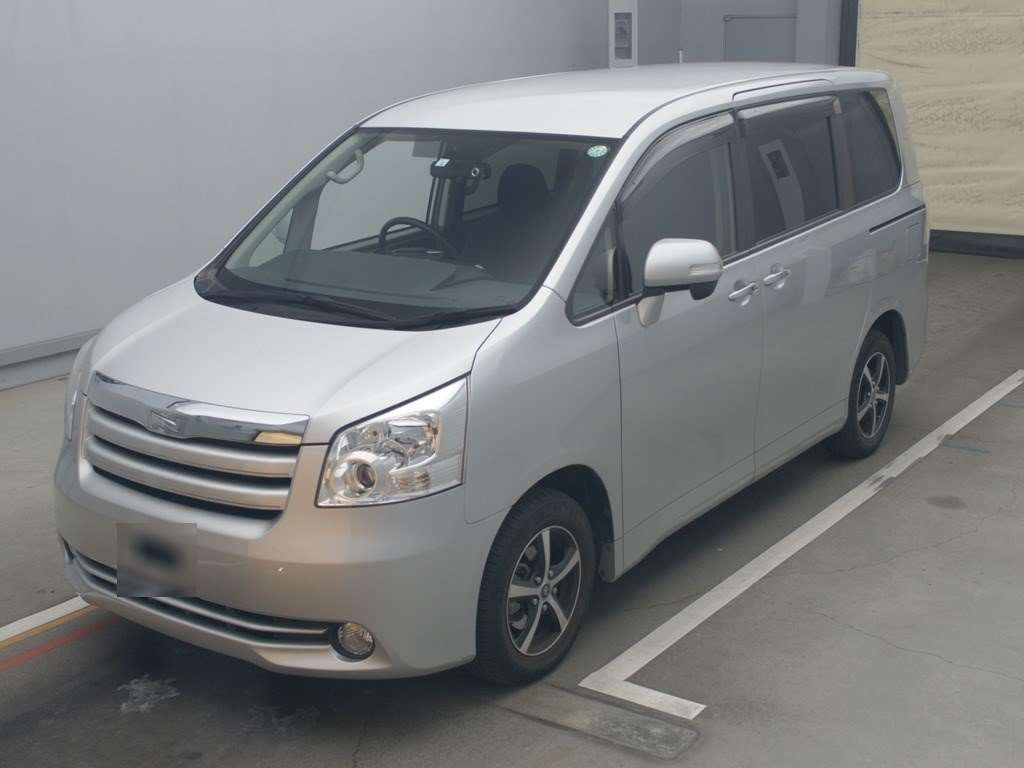 2010 Toyota Noah ZRR70G[0]