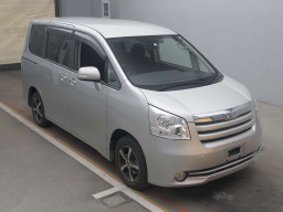 2010 Toyota Noah