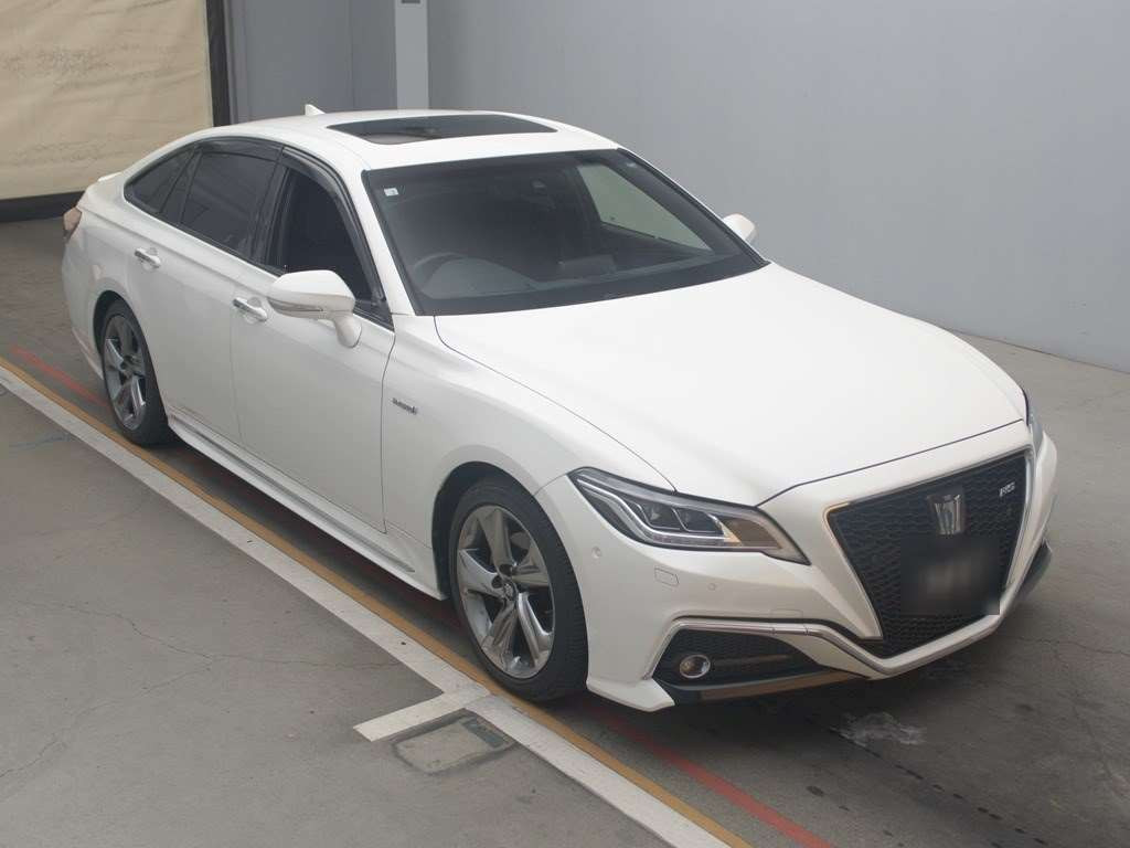 2019 Toyota Crown Hybrid AZSH20[2]