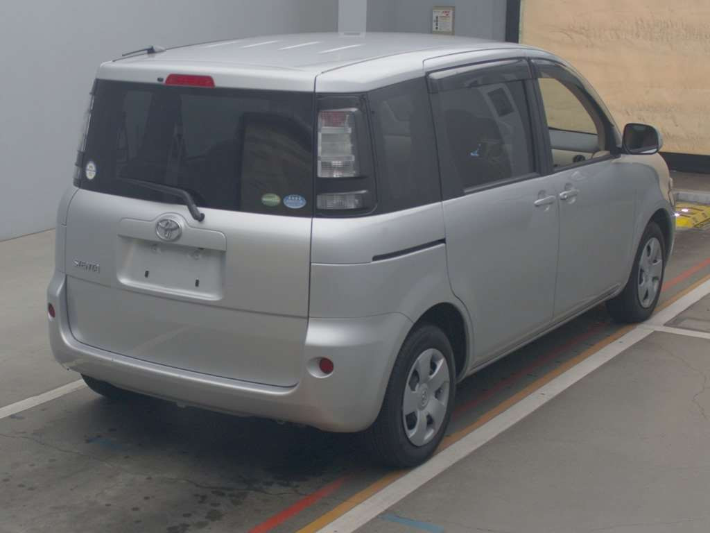 2015 Toyota Sienta NCP81G[1]