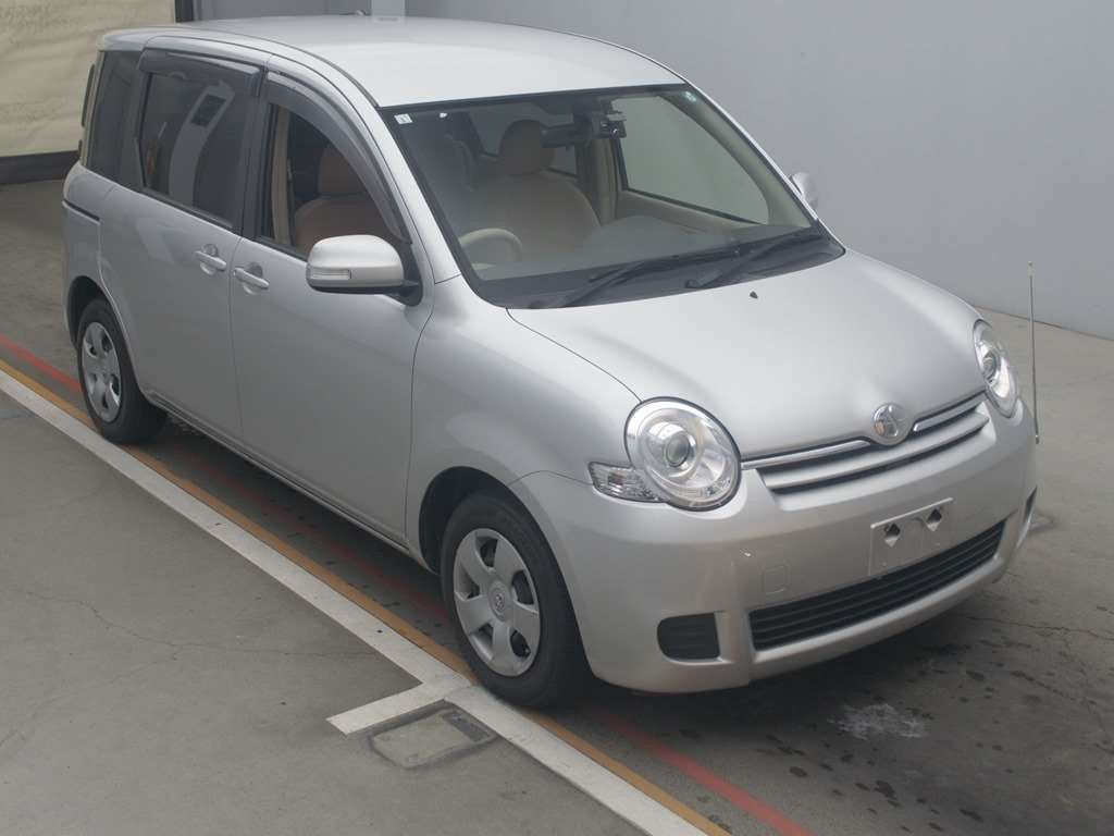 2015 Toyota Sienta NCP81G[2]