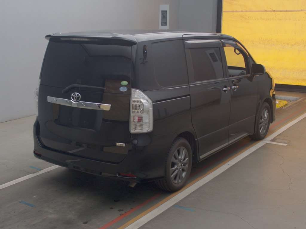 2012 Toyota Voxy ZRR70W[1]