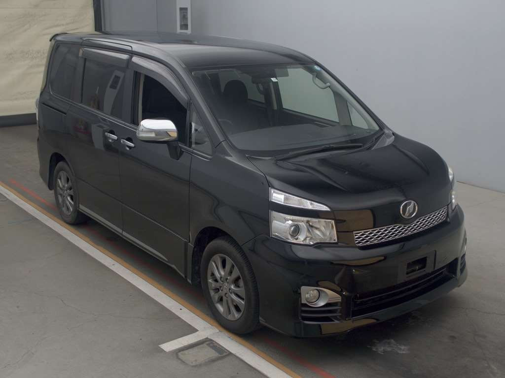 2011 Toyota Voxy ZRR70W[2]