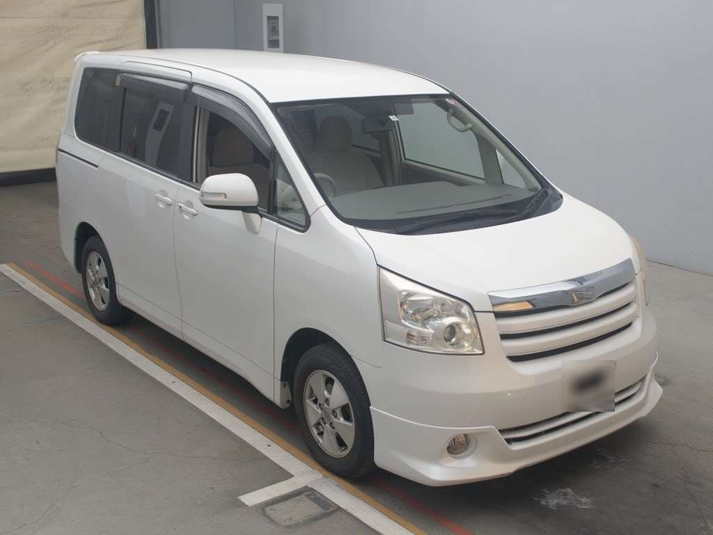 2007 Toyota Noah ZRR70G[2]