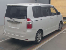 2010 Toyota Noah