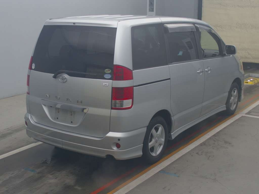 2006 Toyota Noah AZR60G[1]