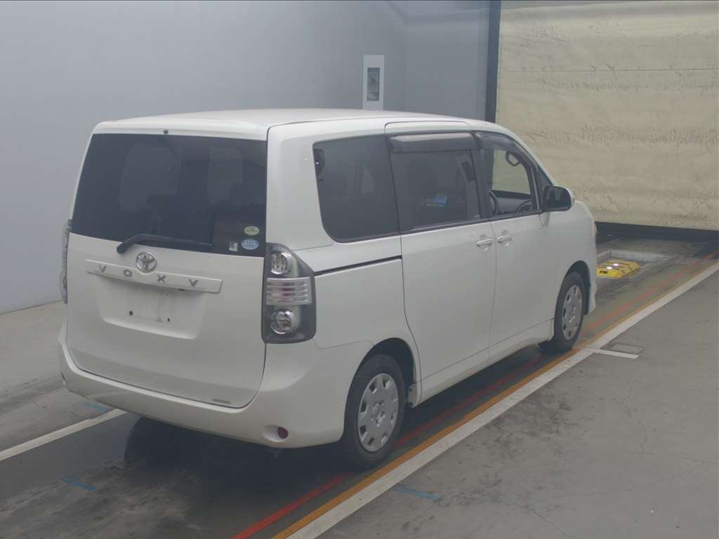 2010 Toyota Voxy ZRR70G[1]