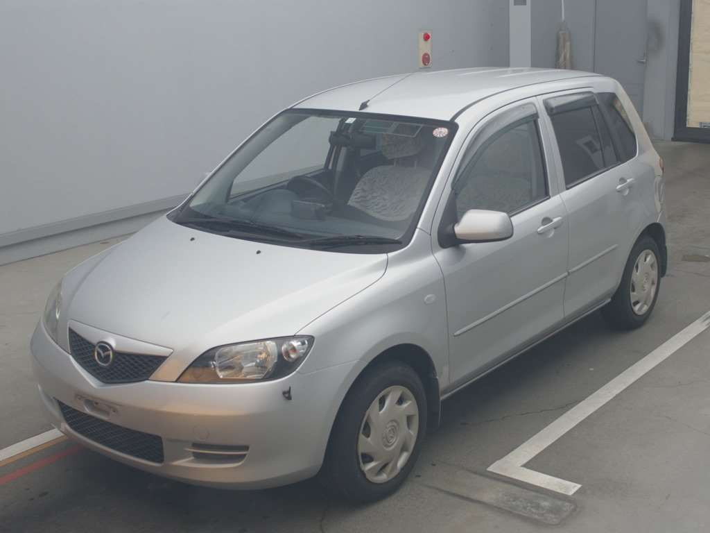 2004 Mazda Demio DY5W[0]