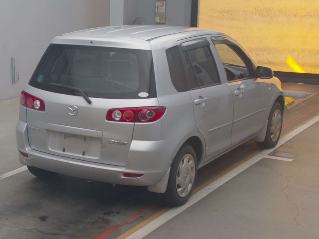 2004 Mazda Demio DY5W[1]