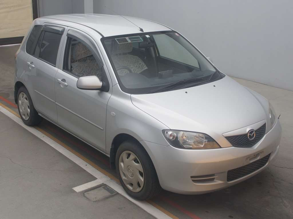 2004 Mazda Demio DY5W[2]