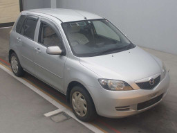 2004 Mazda Demio