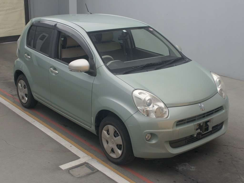 2010 Toyota Passo KGC30[2]