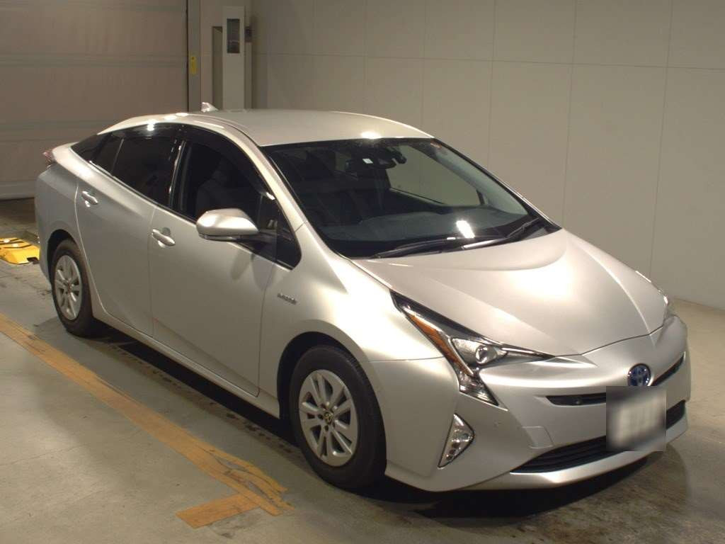 2018 Toyota Prius ZVW50[2]