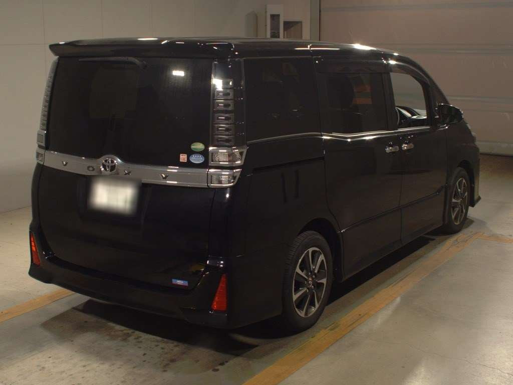 2018 Toyota Voxy ZRR80W[1]