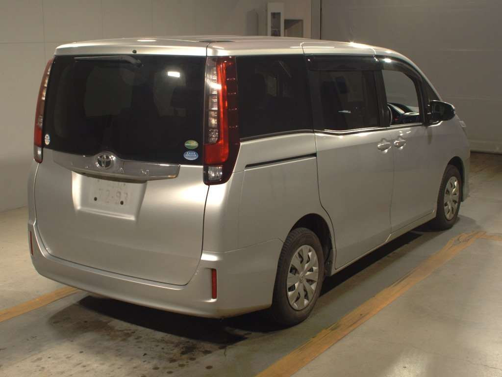 2015 Toyota Noah ZRR80G[1]