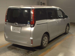 2015 Toyota Noah