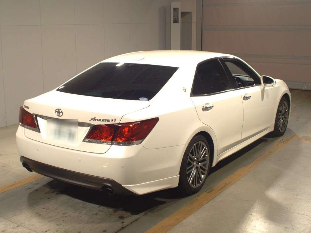 2013 Toyota Crown GRS214[1]