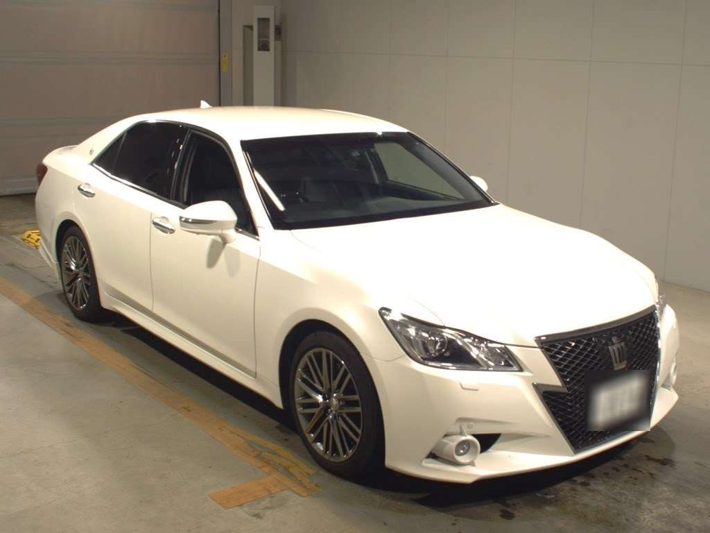 2013 Toyota Crown GRS214[2]