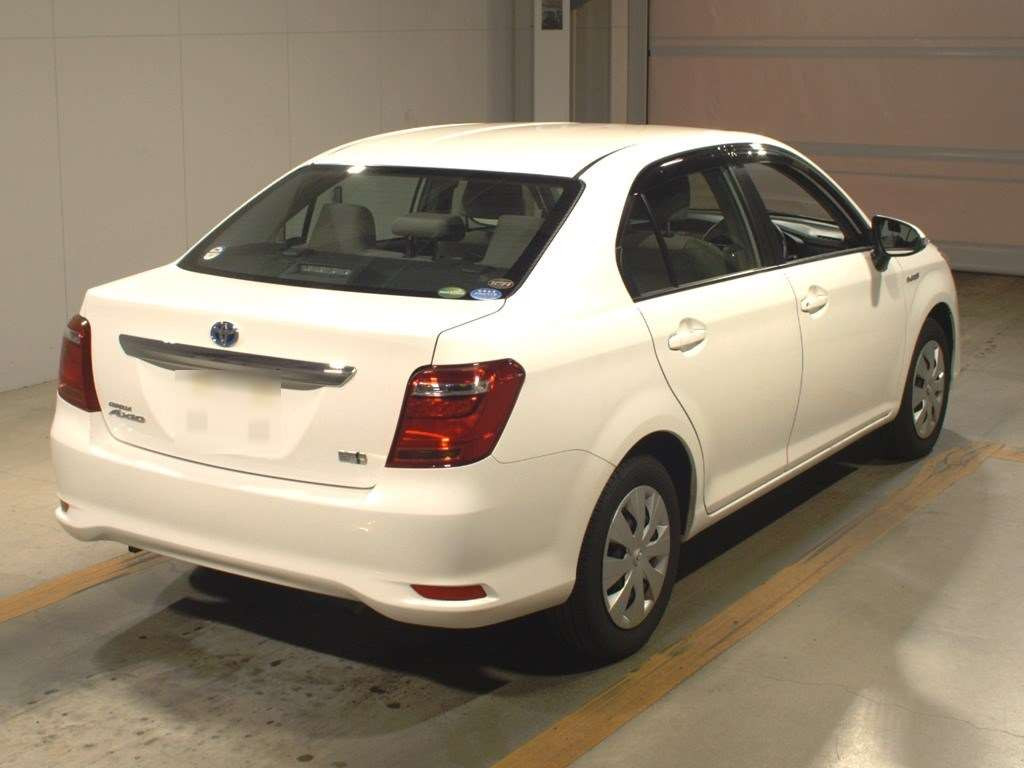 2015 Toyota Corolla Axio NKE165[1]