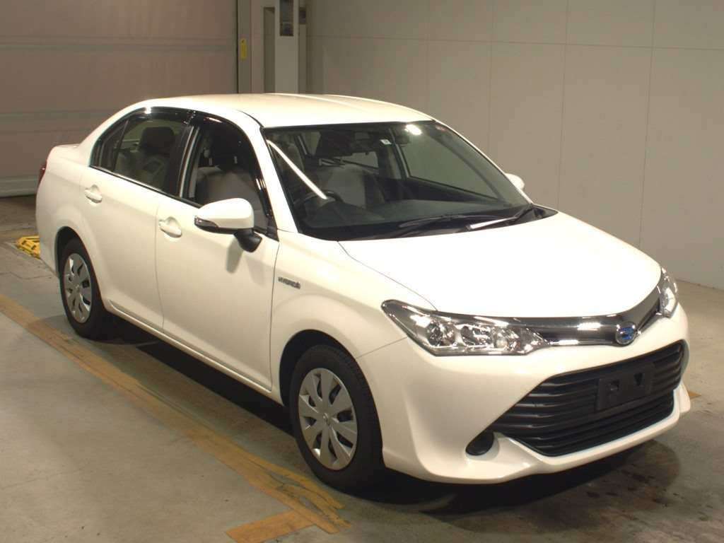 2015 Toyota Corolla Axio NKE165[2]