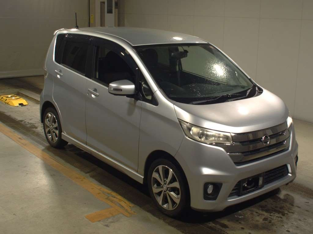 2014 Nissan DAYZ B21W[2]